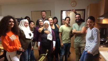 Bild: exb
Lockere Atmosphäre und traditionelle Küche: Beim regelmäßigen Kochen lernen Menschen unterschiedlicher Herkunft voneinander.