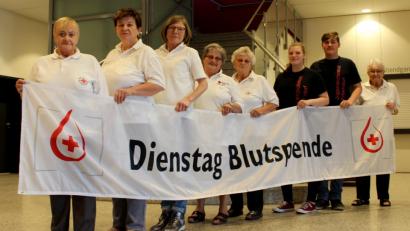Bild: njn
Das Blutspendeteam um Anneliese Huhnke (rechts) freut sich schon auf den kommenden Dienstag. Ab 15.30 Uhr geht es los.