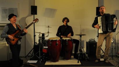 Bild: gf
Die Global Shtetl Band spielt in der Synagoge.