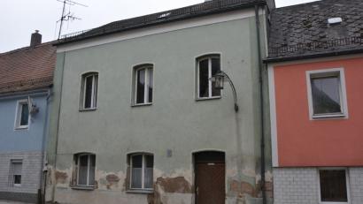 Bild: jr
Kein schöner Anblick ist das seit vielen Jahren leerstehende „Buchka-Haus“ in der Vorstadt.