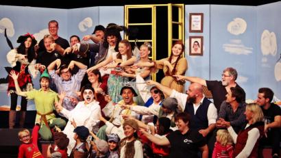 Bild: fwe
Ein letztes Mal ging es für die Darsteller des Ovigo-Theaters nach Nimmerland: Für die Aufführung in der Nordgauhalle gab es viel Applaus von den rund 250 Gästen.