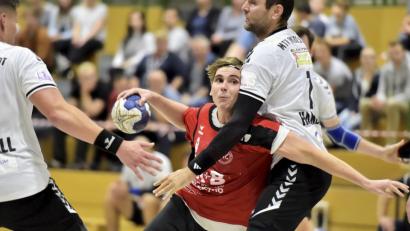 Bild: Hubert Ziegler
Die bisherige Runde fühlte sich an wie „gegen eine Wand laufen.“ Nach fünf Niederlagen will die Mannschaft um Neuzugang Filip Dujcak (am Ball) nun einen Neuanfang starten