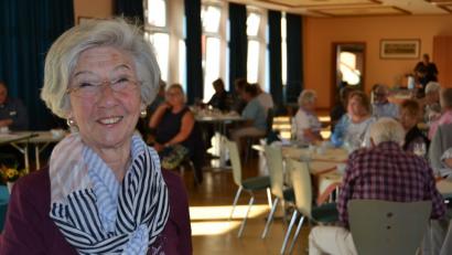 Bild: hcz
Man sieht es ihr an: Maria Hirsch, pensionierte Lehrerin aus Luhe, hat Humor. Drei bis vier Mal pro Jahr referiert sie im Maria-Seltmann-Haus: Dieses Mal zum Thema Witz.