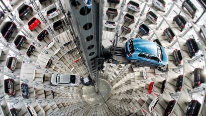 Bild: Julian Stratenschulte/dpa
VW will mit der Verschrottung alter Diesel gegen Umtauschprämien beim Kauf eines Neuwagen Fahrverbote verhindern.