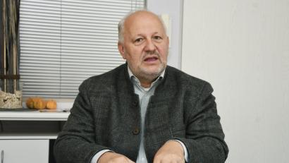 Bild: Petra Hartl
Pflegeheim-Leiter Siegfried Kühn beklagt die Abwanderung von Personal in Richtung Landesamt für Pflege. Das verneint jedoch, Beschäftigte aus dem aktiven Pflegedienst anzustellen.