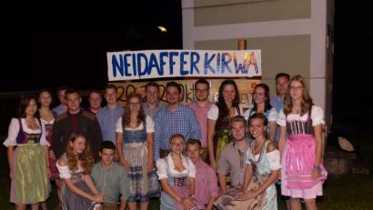 Bild: hme
Die Neidaffer Kirwapaare warten auf die Kirwabesucher.