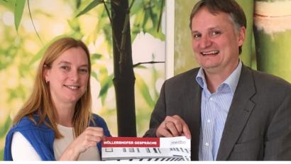 Bild: phs
Medbo-Sprecherin Lissy Höller und Thomas Fehr von der psychosozialen Arbeitsgemeinschaft Nordoberpfalz werben für die ersten "Wöllershofer Gespräche"