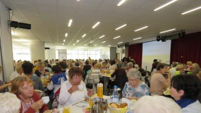 Bild: ubb
Ein leckeres Frühstück und nette Gespräch mit den Freundinnen: Das zieht immer wieder nahezu 200 Frauen aus dem gesamten Landkreis zum ökumenischen Frauenfrühstück, das am Samstag zum 67. Mal stattgefunden hat.