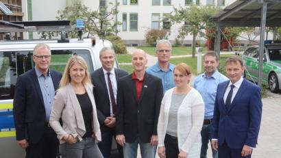 Bild: gsb
Das K2 mit (von links) Kommissariatsleiter Peter Weig, Kommissarin Carina Buhl, den Kommissaren Jürgen Preisinger, Gilbert Fehlner, Franz Hilburger, Bilanzbuchhalterin Daniela Kormann sowie den Kommissaren Carsten Schultes und Jens Meyer. Es fehlt Heiko Erl.	Bild: gsb