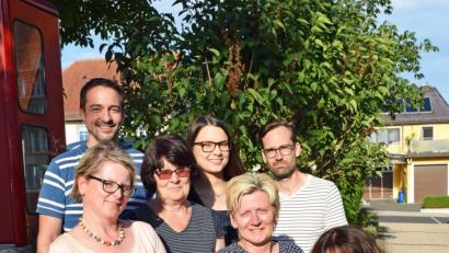 Bild: ü
Die Theatergruppe Kirchenthumbach spielt heuer das Stück "Was dem einen recht ist." Das siebenköpfige Ensemble probt schon seit vielen Wochen für die Boulevardkomödie. Premiere ist Freitag, 9. November um 19.30 Uhr im Pfarrzentrum. Die Darsteller von links: Peter Eller, Karin Rupprecht-Horn, Margit Steger, Tanja Groß, Sabine Kißler, Stefan Schober und Gabi Strauß