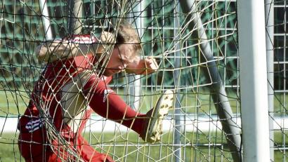 Bild: Hubert Ziegler
Der Sorghofer Thomas Götzl hängt in den Seilen. Zur Saison-Halbzeit ist die Lage im Abstiegskampf eigentlich schon ausssichtlos. Doch genau das macht die Mannschaft für ihre Gegner gefährlich.
