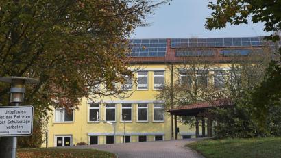 Bild: Petra Hartl
Der Stadtrat bringt die Sanierung der Hirschauer Schule auf den Weg. Das Projekt ist mit Gesamtkosten von rund zwölf Millionen Euro veranschlagt.