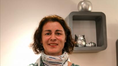 Bild:  (vlz)
Gabi Bleisteiner stellt das Kochbuch der Generationen vor.