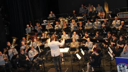 Bild: ads
Der Reservistenmusikzug der Oberpfalz bescherte seinen zahlreichen Gästen im ausverkauften Stadttheater einen außergewöhnlichen Konzertabend - und das alles für einen guten Zweck.