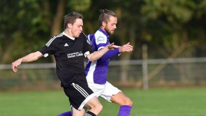 Bild: A. Schwarzmeier
Auf Fabian Frank (links, Szene aus der Partie gegen Detag Wernberg) muss der FC OVI-Teunz wegen eines Nasenbeinbruchs im Kellerduell gegen den SSV Paulsdorf verzichten.