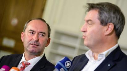 Bild: Matthias Balk/dpa
Seite an Seite: Hubert Aiwanger (links) und Markus Söder.