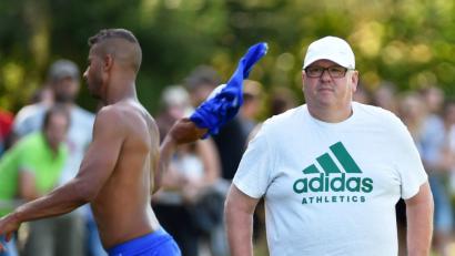 Bild: A. Schwarzmeier
Etzenrichts Trainer Rüdiger Fuhrmann (rechts) kann gegen den TSV Waldkirchen wieder auf Innenverteidiger Michael Wells bauen.