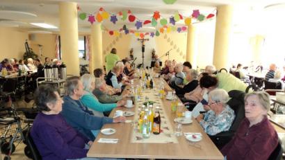 Bild: ksi
Das Weinfest führte zu einem geselligen Beisammensitzen mit Freunden und Bekannten.