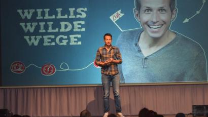 Bild: jaf
Viele Besucher der Stadthalle Neustadt folgen Willi Witzel auf seinen wilden und abenteuerlichen Wegen.