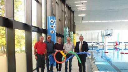 Bild: Hirsch
Das Hallenbad Dachelhofen erstrahlt in neuem Glanz. Davon überzeugte sich der Oberbürgermeister bei seinem Besuch am Freitag.