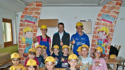 Bild: exb
"Baumeister gesucht" waren am Freitag im Kinderhaus St. Michael bei der Aktion der Bayerischen Bauwirtschaft. Die Kassecker-Gruppe hatte die Patenschaft übernommen.