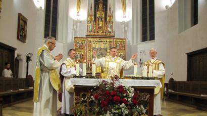 Bild: exb
Den Gottesdienst anlässlich der 378. Wallfahrt für die Kirche zelebrierten (von links) Stadtpfarrer Georg Flierl, Kaplan Paul Gebendorfer, Pater Gabriel Heinzelmann, Pater Klaus Kniffki.