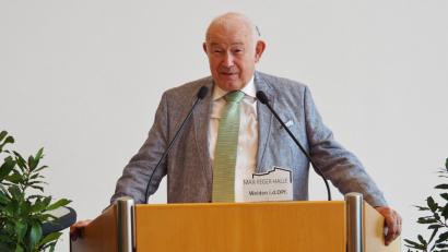 Bild: Bühner
Die Lacher hatte Ministerpräsident a. D. Günther Beckstein mehrmals auf seiner Seite.