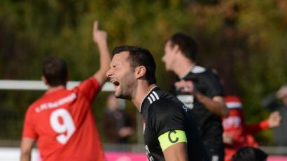 Bild: ham
Kapitän Michael Prey (vorne) ist stinksauer über die Schläfrigkeit der Pfreimder Hintermannschaft nach dem frühen 0:1.