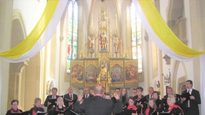 Bild: tu
Der Chor wird beim Konzert in der Pfarrkirche zu einem Klangkörper.