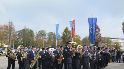 Bild: jzk
Das Pilhani Orkestre SVEA Zagorje beim Standkonzert vor dem Foyer.