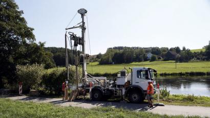 Bild: Hösamer
Bohrteams sind, wie hier nahe Nittenau, in den kommenden Wochen im Auftrag von Tennet auch im Raum Bubach und Naabeck unterwegs. Betroffene Eigentümer werden informiert.