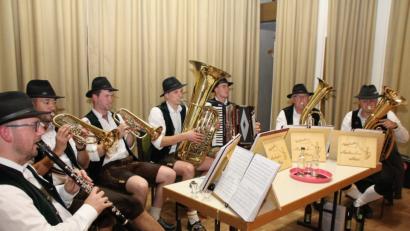 Bild: frd
Für beste Kirwamusik sorgte über den ganzen Abend hinweg die "Vöichtacher Rucksack- Musi" mit Landlern, Polkas und "Boarischen".