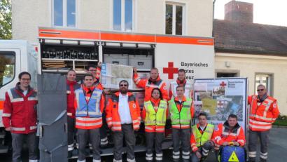 Bild: flm
Die Teilnehmer des Truppführerlehrgangs zusammen mit Ausbilder Wolfgang Rosner (Mitte).
