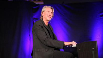 Bild: prh
Einen Kabarett-Abend mit Musik, ohne Gesang, politisch und gesellschaftlich in egomanen Zeiten präsentierte Uli Masuth dem Futura-Publikum mit seinem Programm "Mein Leben als ich".