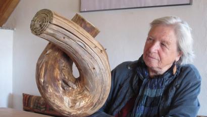 Bild: tok
Anna Kaltenecker kreiert Skulpturen aus Holz.