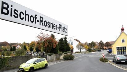 Bild: Petra Hartl
Der Bischof-Rosner-Platz in Schnaittenbach soll umgestaltet werden. Das Vorhaben ist auch Thema bei der Stadtratssitzung.