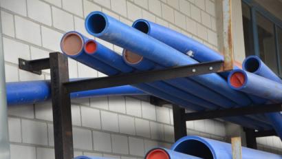 Bild: dob
Derartige Trinkwasserrohre sorgen für gehörige Aufregung bei der Bürgerversammlung in Vohenstrauß.