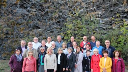 Bild: adj
Die 27 ehemaligen Schüler der Volksschule Parkstein-Schwarzenbach treffen sich in Parkstein, um Erinnerungen auszutauschen.