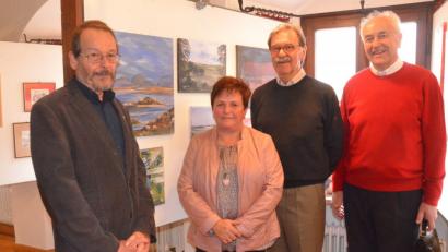 Bild: Helmut Kunz
Uwe Müller und Gisela Walbrunn (von links) haben die Ausstellung federführend vorbereitet. Rechts der ehemalige Vorsitzende des Oberpfalzvereins, Willibald Strohmenger. Daneben der stellvertretende Arbeitskreisvorsitzende Josef Karl.
