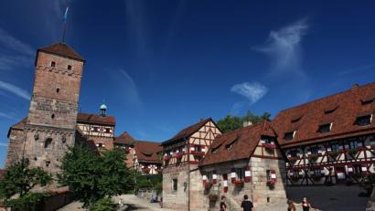 Bild: Daniel Karmann dpa/lby
Ein Filmteam dreht in Nürnberg für den Historienfilm „Resistance“.