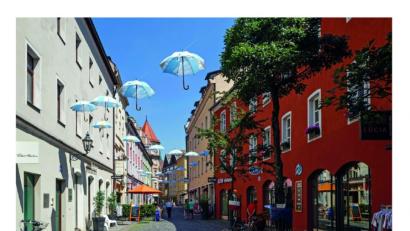 Bild: Ars-Vivendi-Verlag
Sebastian Karnatz nähert sich in „Regensburg – Streifzüge durch 2000 Jahre europäische Geschichte“ der Stadt in chronologisch aufeinander aufbauenden Kapiteln: Seine unterhaltsamen Ausführungen sind zugleich spannende Themenspaziergänge zu den Sehenswürdigkeiten in Stadt und Umland sowie fachkundig geführte Reisen von der Vergangenheit ins Jetzt.