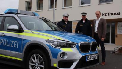 Bild: Thomas Dobler
Der Nabburger Polizeichef Roland Heldwein und sein Stellvertreter Stefan Weinberger erörterten mit Bürgermeister Konrad Kiener (von links) die Sicherheitslage in Wernberg-Köblitz.