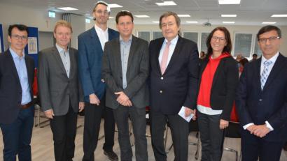 Bild: jr
Die Referenten auf einen Blick, (von links) Dr. Torsten Friese, Manfred Tretter, Dr. Walter Kutschger, Dr. Robert Drechsel, Professor Dr. Rudolf Ascherl, Claudia Kost und Dr. Svend Hofmann.