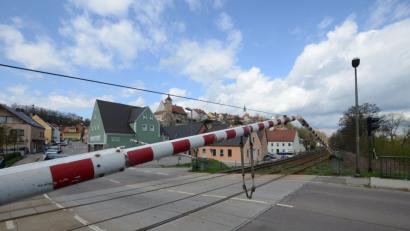 Bild: Petra Hartl
Schranke zu: Der Bahnübergang in Nabburg ist von Freitag, 26. Oktober, bis Mittwoch, 31. Oktober, wegen Erneuerungsarbeiten total gesperrt.