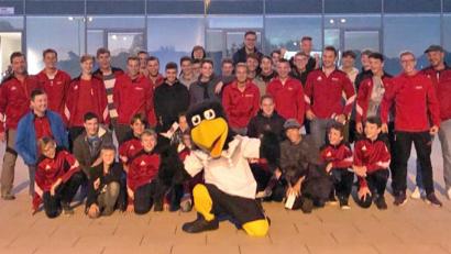 Bild: nm
Die TSV-Nachwuchskicker sahen sich bei der U-21-Nationalmannschaft um. Der TSV und das Jugendgremium ermöglichten die "Lehrstunde". Bild: nm