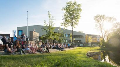 Bild: ise
So anziehend wie beim Kriegerdenkmal soll auch der hinten anschließende nächste Uferabschnitt des Beckenweihers werden.