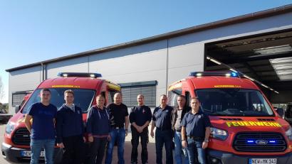 Bild: bk
Zwei nagelneue weitgehend baugleiche Mehrzweckfahrzeuge haben die Feuerwehren Weiherhammer und Kaltenbrunn zur Verfügung.