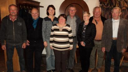 Bild: ksi
Günter Herrmann (rechts) trat als Vorsitzender des Versehrtensportvereins zurück. Sein Nachfolger ist Georg Riedlberger (Zweiter von links).