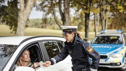 Bild: exb
Über 2 Promille hatte ein Autofahrer, den die Polizei am Mittwochvormittag in Weiden kontrollierte. Im Bild eine Polizeikontrolle.