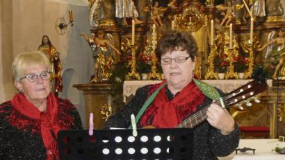 Bild: soj
Die „Josefshofer Sängerinnen", die das Rosenkranzgebet musikalisch umrahmen.